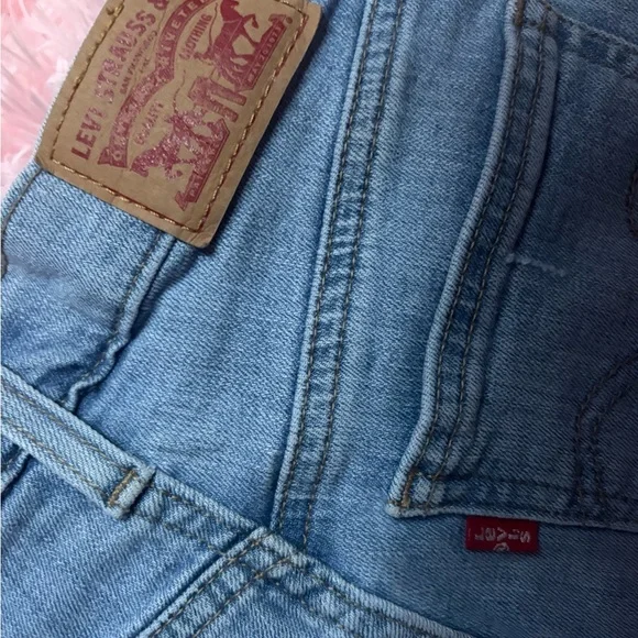 levi’s denim women's shorts - Picture 3 of 4